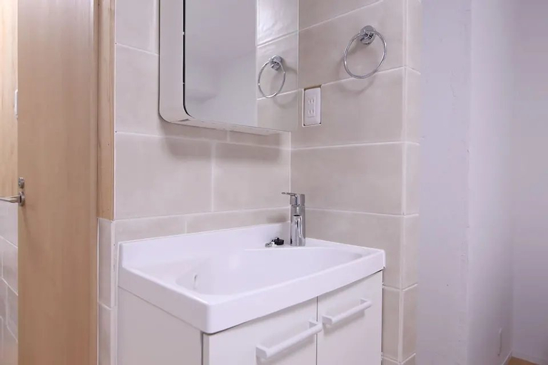 Bedroom 27