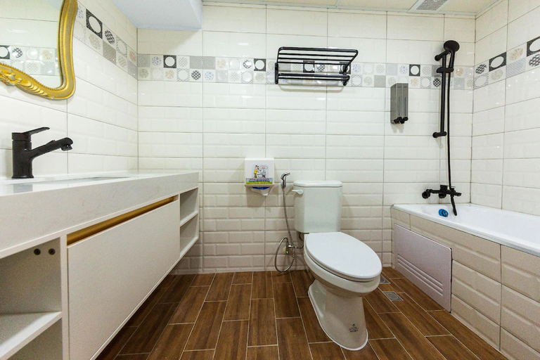 Bathroom 5, Liuhe Su Hotel, Kaohsiung