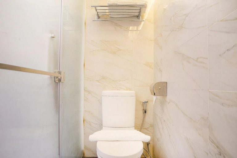 Bathroom 3, ZEN Rooms Arab Street, Singapura