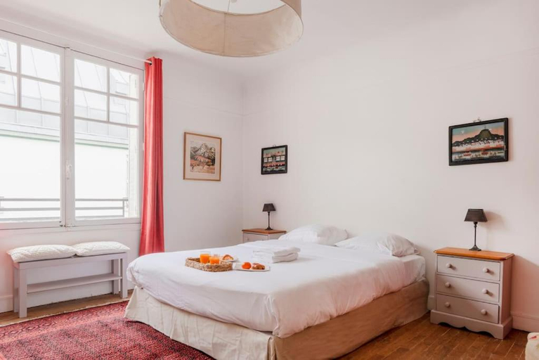 Bedroom 1, Eiffel Tower Saint Residence, Paris