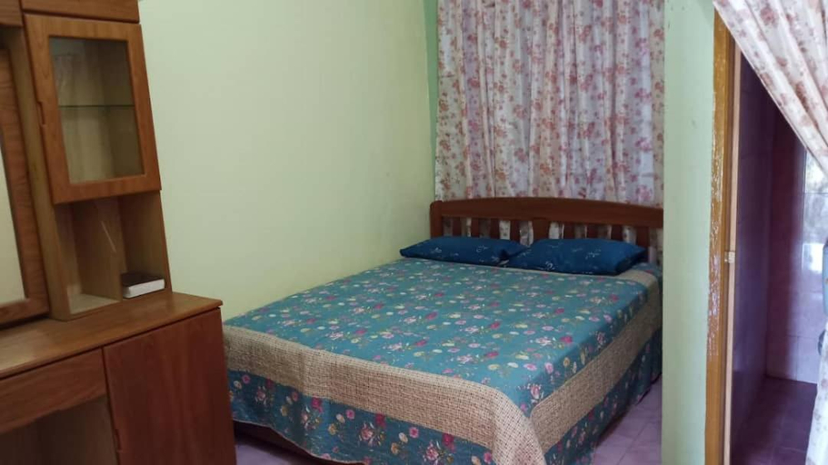 Bedroom 2, Homestay Zahra Sri Bayu (Whole House), Pasir Putih