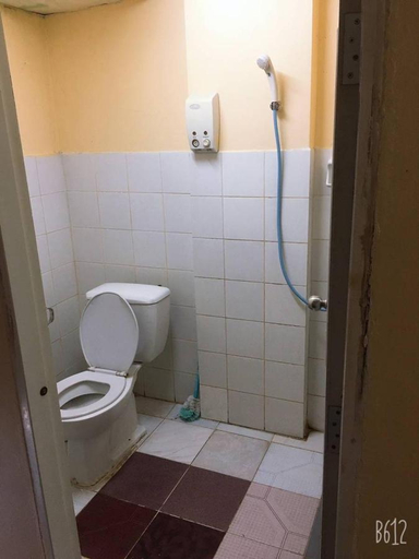 Bathroom, SAM Apartment, Wang Thonglang