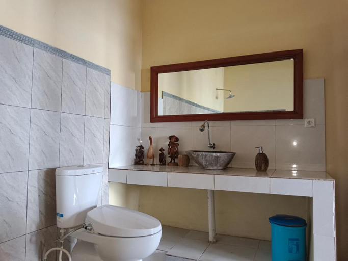 Bathroom 2, beach side Amed Delem family, Karangasem