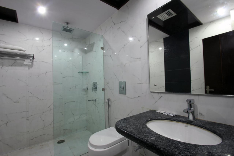 Bathroom 4, Hotel Mohan International New Delhi Railway Station, Delhi