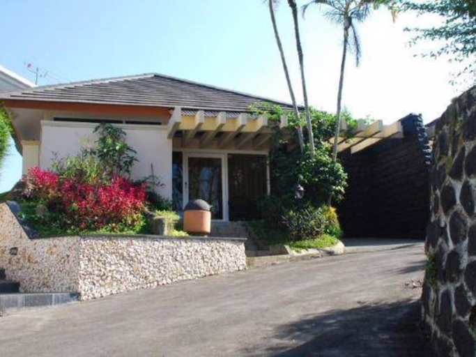 Exterior & Views, DJ Hotel Puncak, Bogor