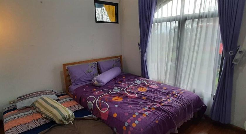 Bedroom 3, Villa Numismatik. Penginapan Unik yang Asri Alami, Cianjur