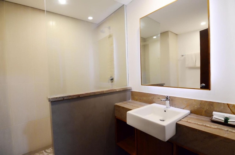 Bathroom, THE GRAND SANTHI HOTEL, Denpasar