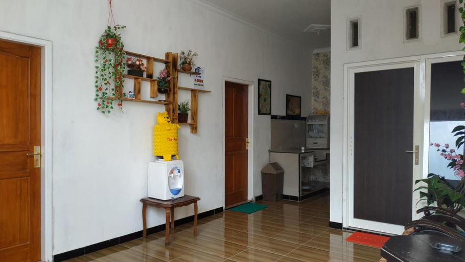 Others 3, Kahan Penginapan, Malang
