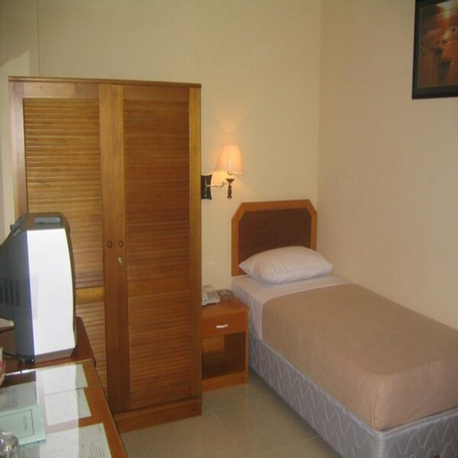 Others 5, Hotel Makmur, Jambi