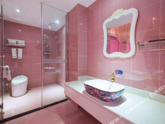 Bathroom, Bolian Theme Hotel (Dali High-Speed Railway Station), Dali Bai