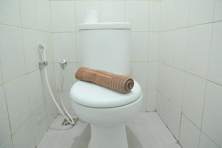 Bathroom 2, Comfy Studio Poris 88 Apartment, Tangerang