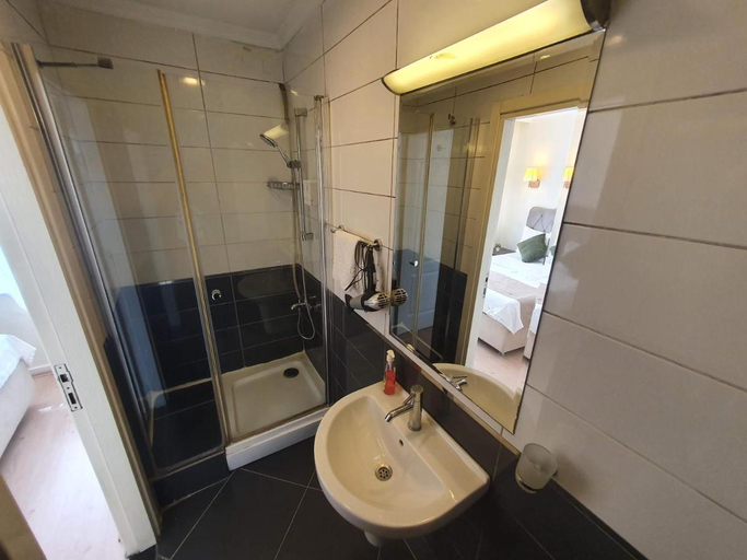 Bathroom 5, TAKSİM LİFE HOUSE, Beyoğlu
