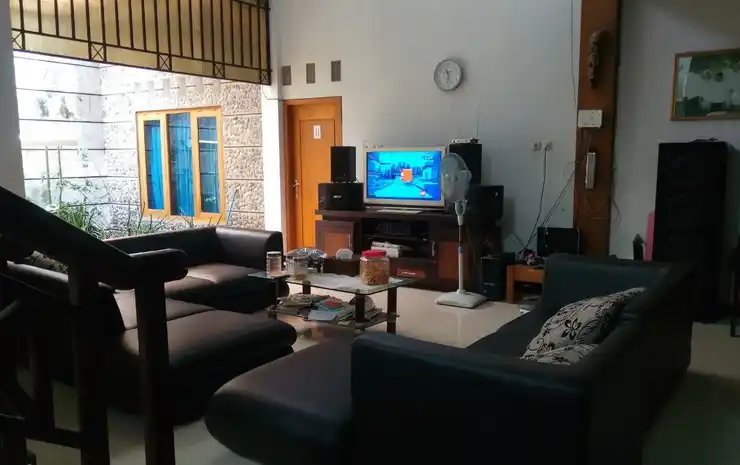 Comfy Room at HONEY guesthouse Syariah, Tegal