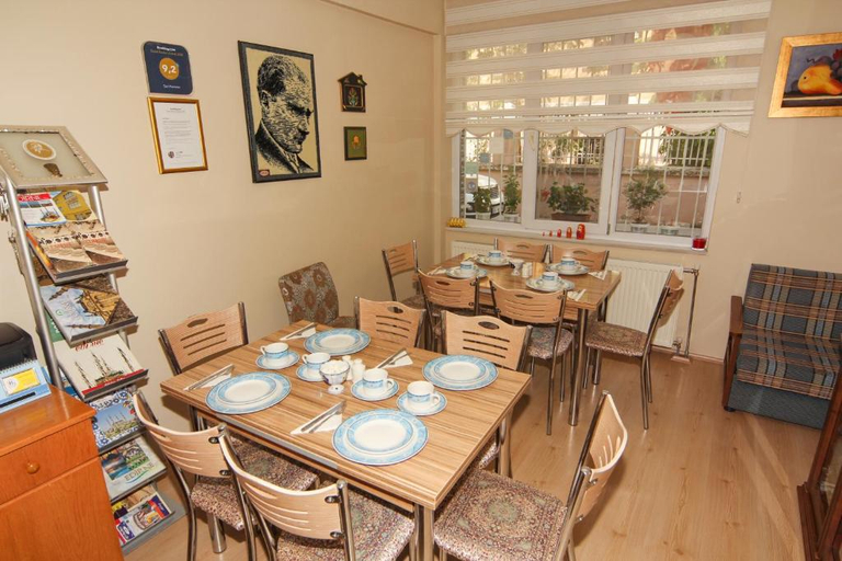 Others 3, Sari Pension, Merkez