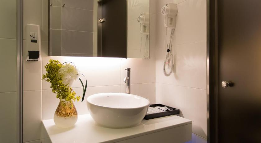 Bathroom 4, Lessing Hotel Qixian, Kaohsiung