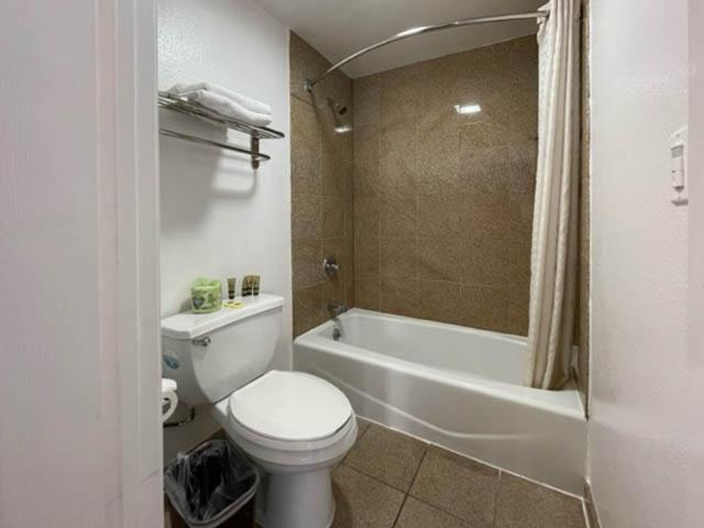 Bathroom 4, Motel 6 San Francisco, CA - Lombard Street, San Francisco