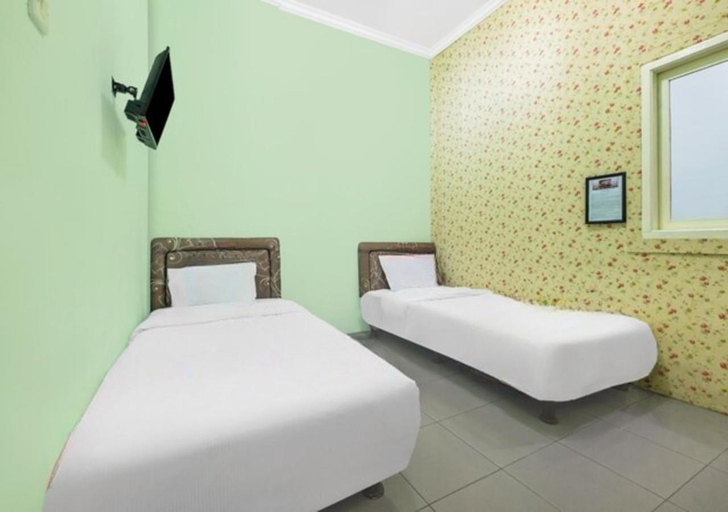 Bedroom 2, Standard Triple at Bromo Permai, Probolinggo