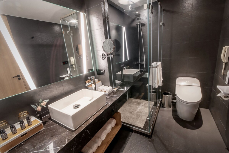 Bathroom, Coka Shanghai Pudong International Airport A, Shanghai