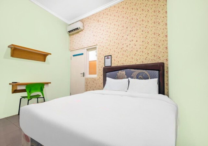 Bedroom 4, Standard Triple at Bromo Permai, Probolinggo