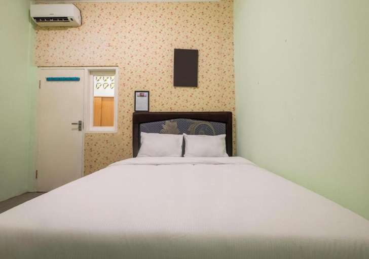Bedroom 3, Standard Triple at Bromo Permai, Probolinggo