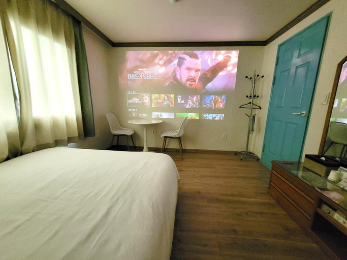 Bedroom 5, Top Island Hotel, Jeju