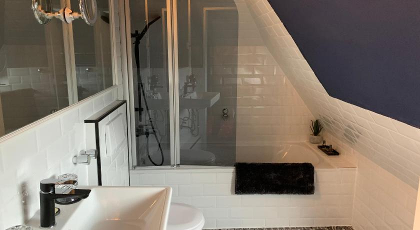 Bathroom 5, Boutique Hotel Villa Sarah, Düsseldorf