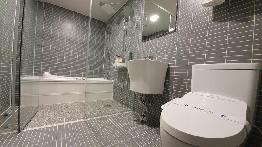 Bathroom 4, 141 Mini Hotel, Gyeongju