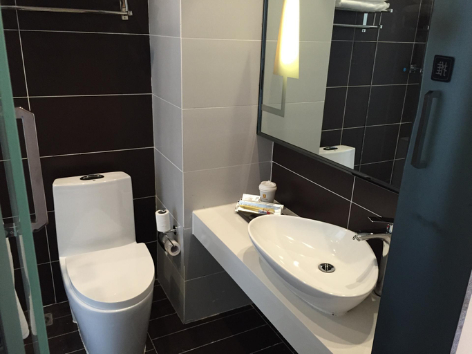 Bathroom 5, 7 Days Inn·Shijiazhuang Luquan Zoo, Shijiazhuang