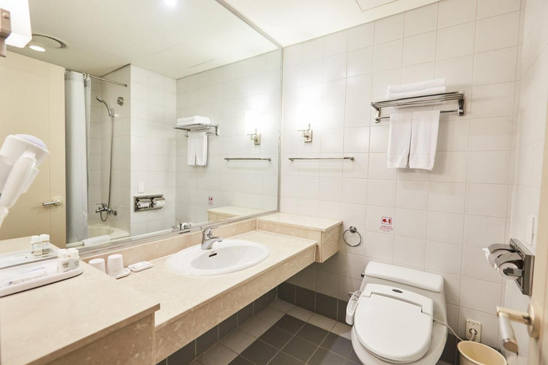 Bathroom 4, Queen Vell Hotel & Wedding, Dong
