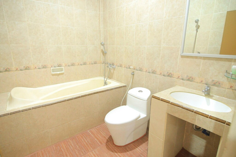 Bathroom, Hakmaz Taba Lubuklinggau Hotel, Lubuklinggau