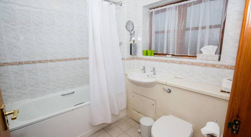 Bathroom 3, Tollgate Hotel & Leisure, Stoke-on-Trent