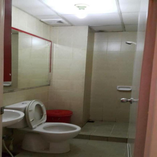 Bathroom, Mediterania Garden Residence 2, West Jakarta