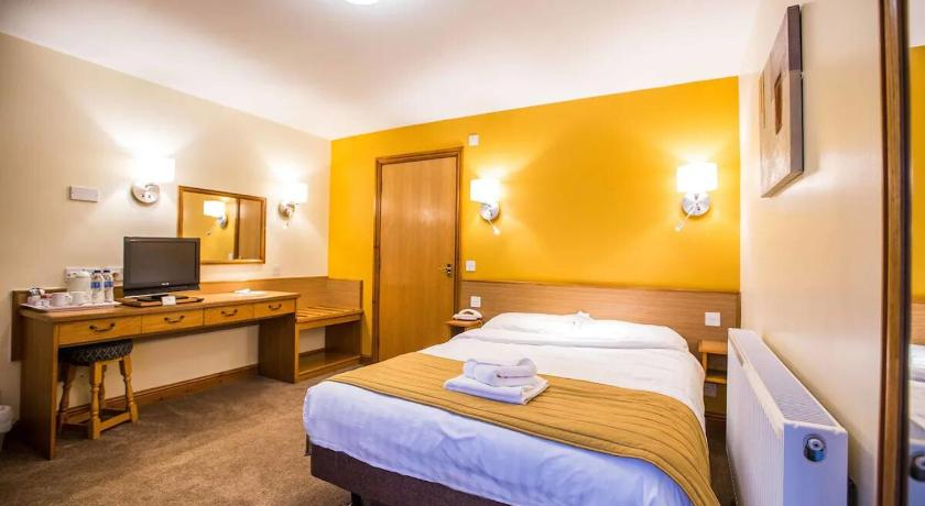 Bedroom 4, Tollgate Hotel & Leisure, Stoke-on-Trent