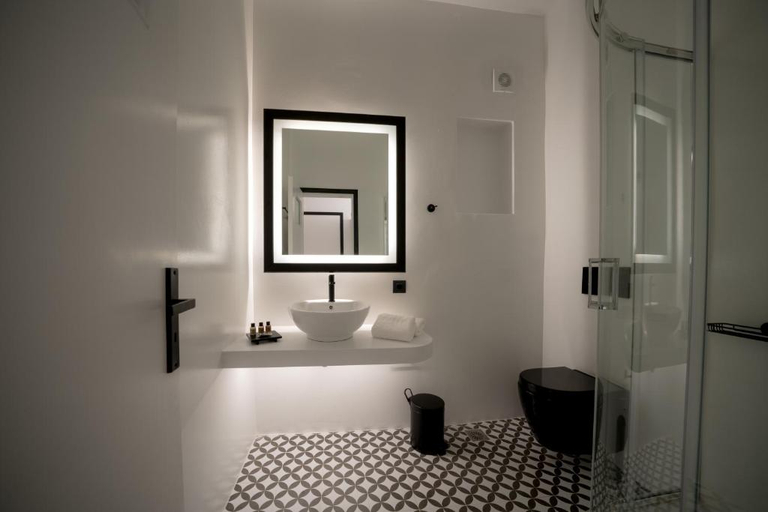 Bathroom 5, Divelia, South Aegean