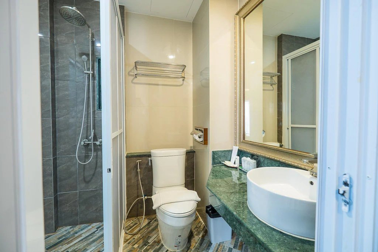 Bathroom 5, Landmark Nakhon Phanom Hotel, Muang Nakhon Phanom
