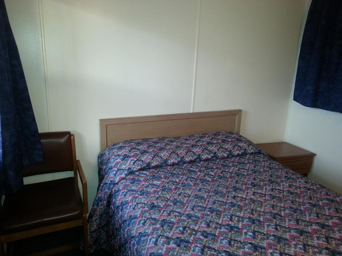 Bedroom 2, Americana Motel, Middlesex