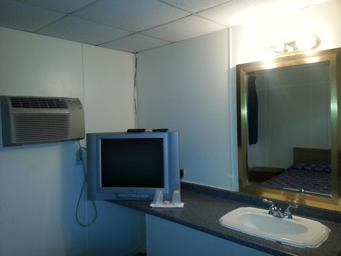 Bathroom 4, Americana Motel, Middlesex