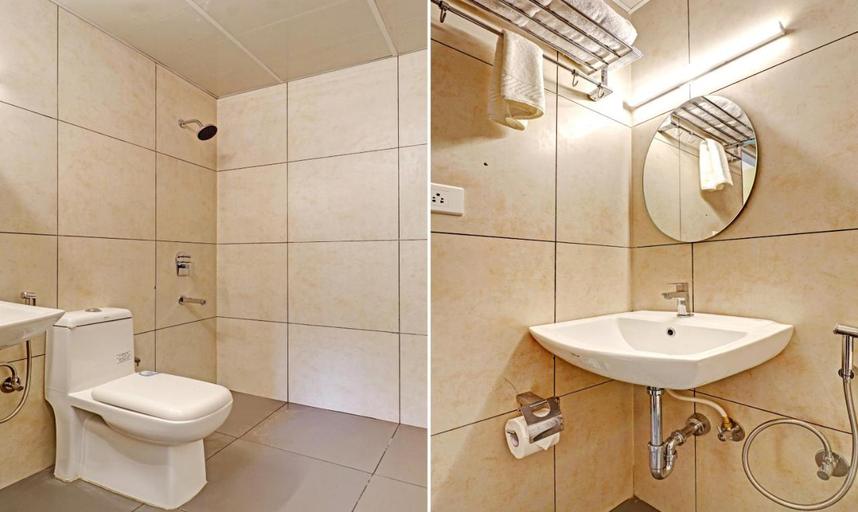 Bathroom, Treebo Fortune Stay Inn, Bangalore
