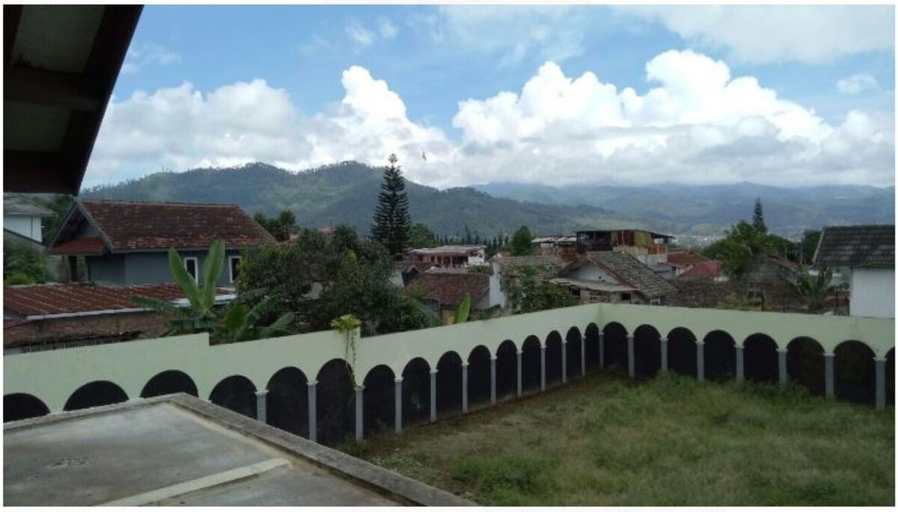 Others 4, Villa Darsono, Malang