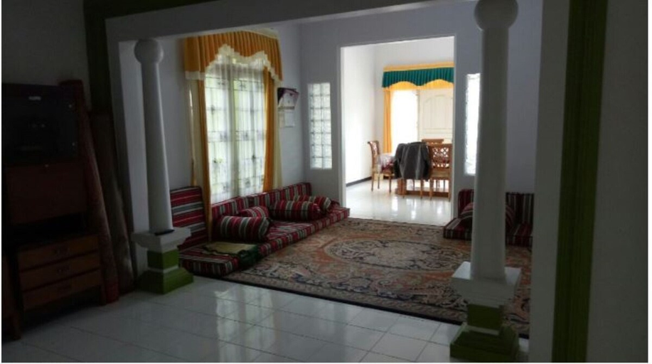 Others 5, Villa Darsono, Malang