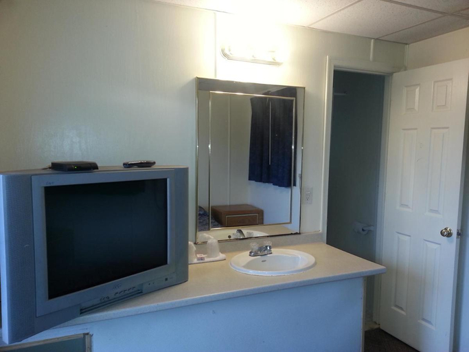 Bathroom 5, Americana Motel, Middlesex