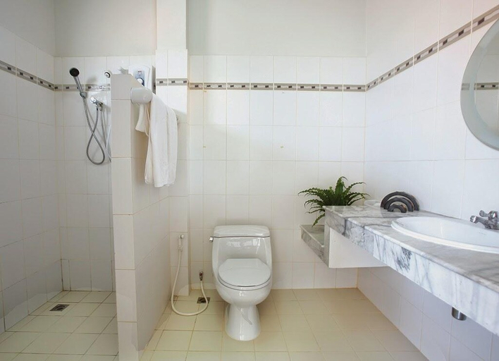 Bathroom 3, Warina Place Hotel, Mueang Krabi