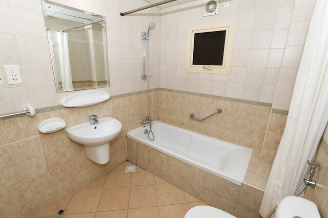 Bathroom 4, Sea Shell Hotel, Manama