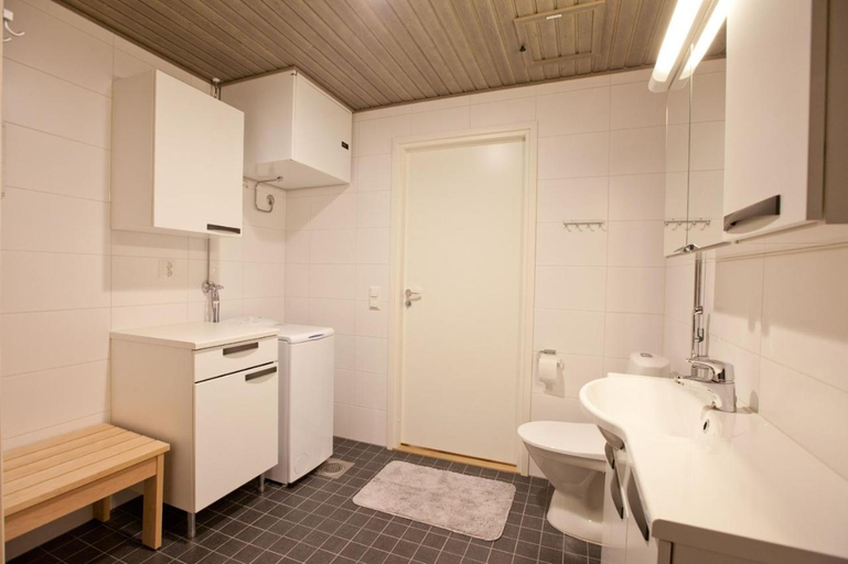 Bathroom 2, Lumi Glow Apartments, Lapland