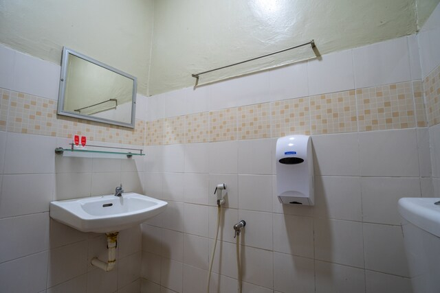 Bathroom 3, DE CLINIQUE HOTEL, Manjung