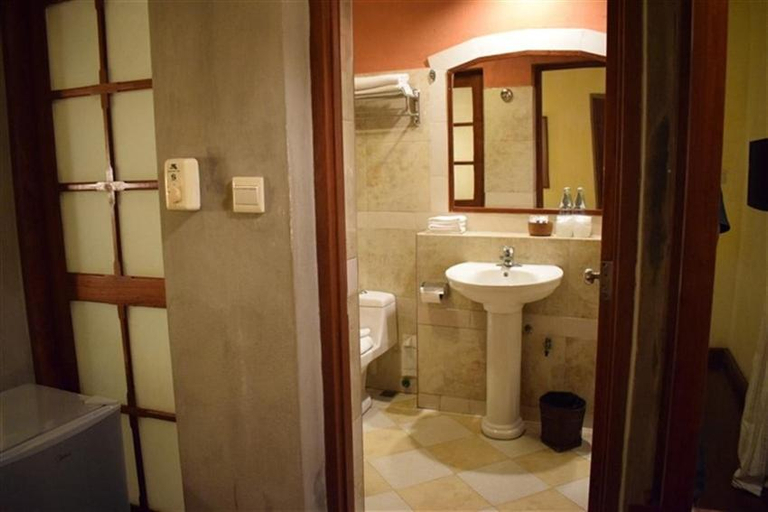 Bathroom 4, Sala Prabang Hotel, Chomphet