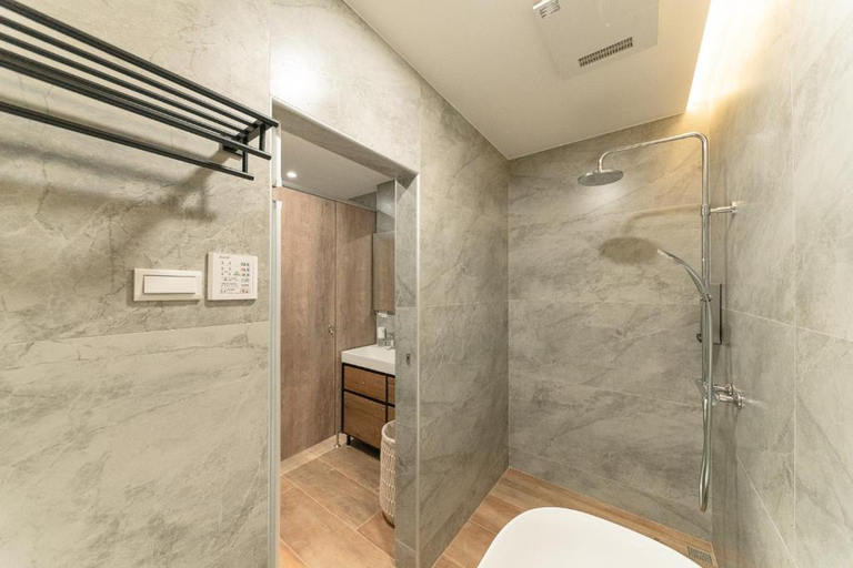 Bathroom 2, De Provintia Straat B&B, Tainan