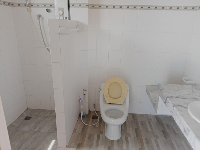 Bathroom 3, Warina Place Hotel, Mueang Krabi