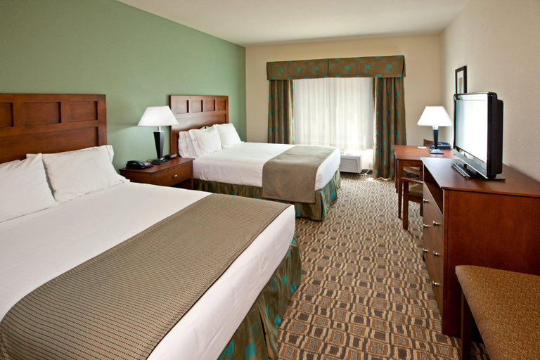 Bedroom 2, Holiday Inn Express & Suites RIPLEY, Jackson