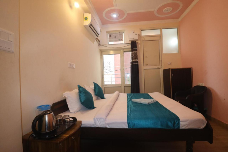 Bedroom 5, Triple One Hostel & Hotel, Rishikesh - Near Lakshman Jhula, Dehradun